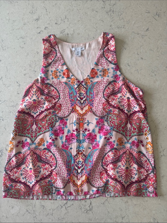 tabitha webb Tops - Pink Floral Pattern V-Neck Sleeveless Tank Top